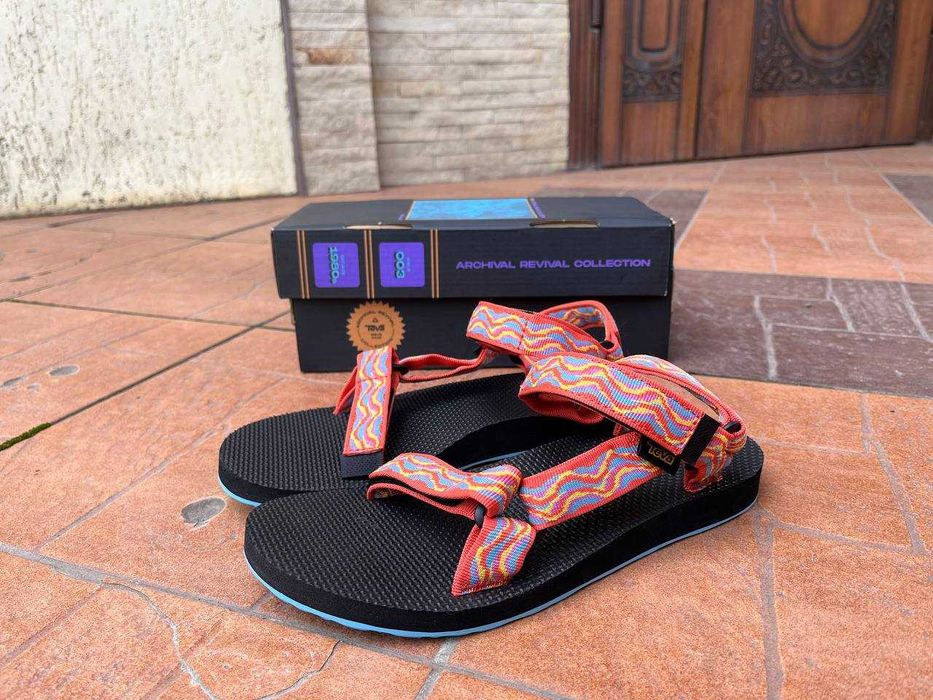 Сандалі Teva Universal 80S Archival Revival (38-39 розмір)