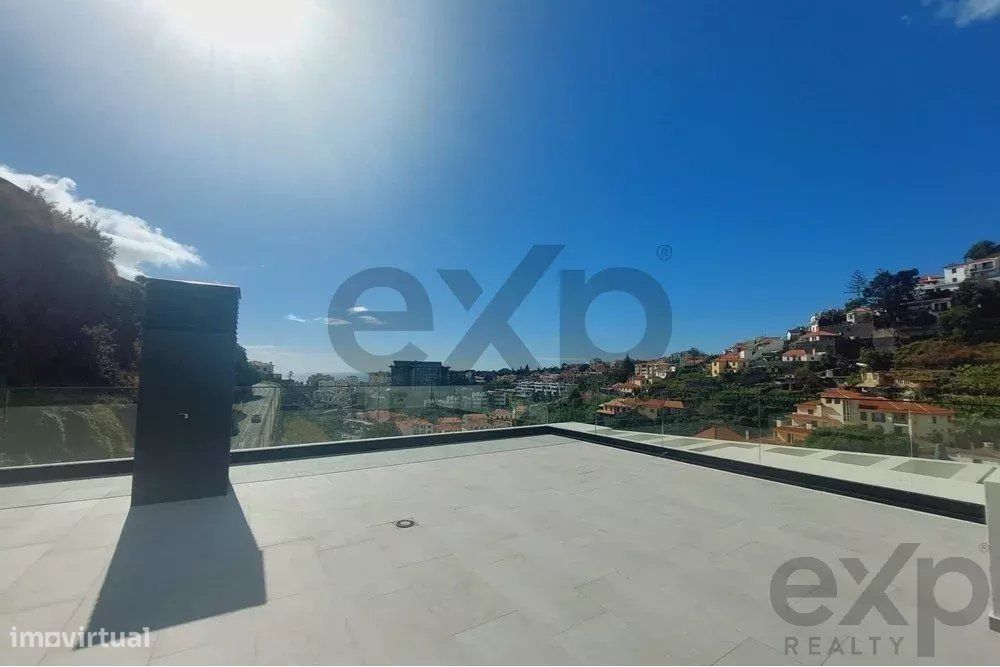 Penthouse Luxo em Funchal: Sofisticação Elevada
