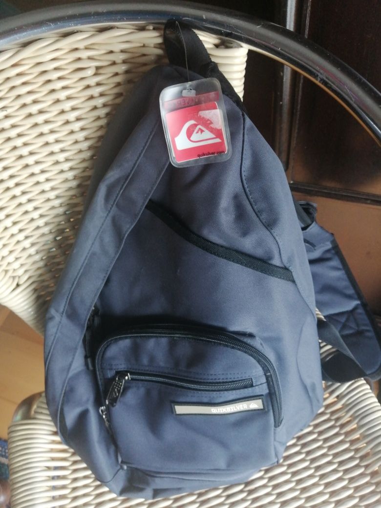 Mochila quicksilver,uma alsa, de 0mbro,, nova com etiqueta, figueira