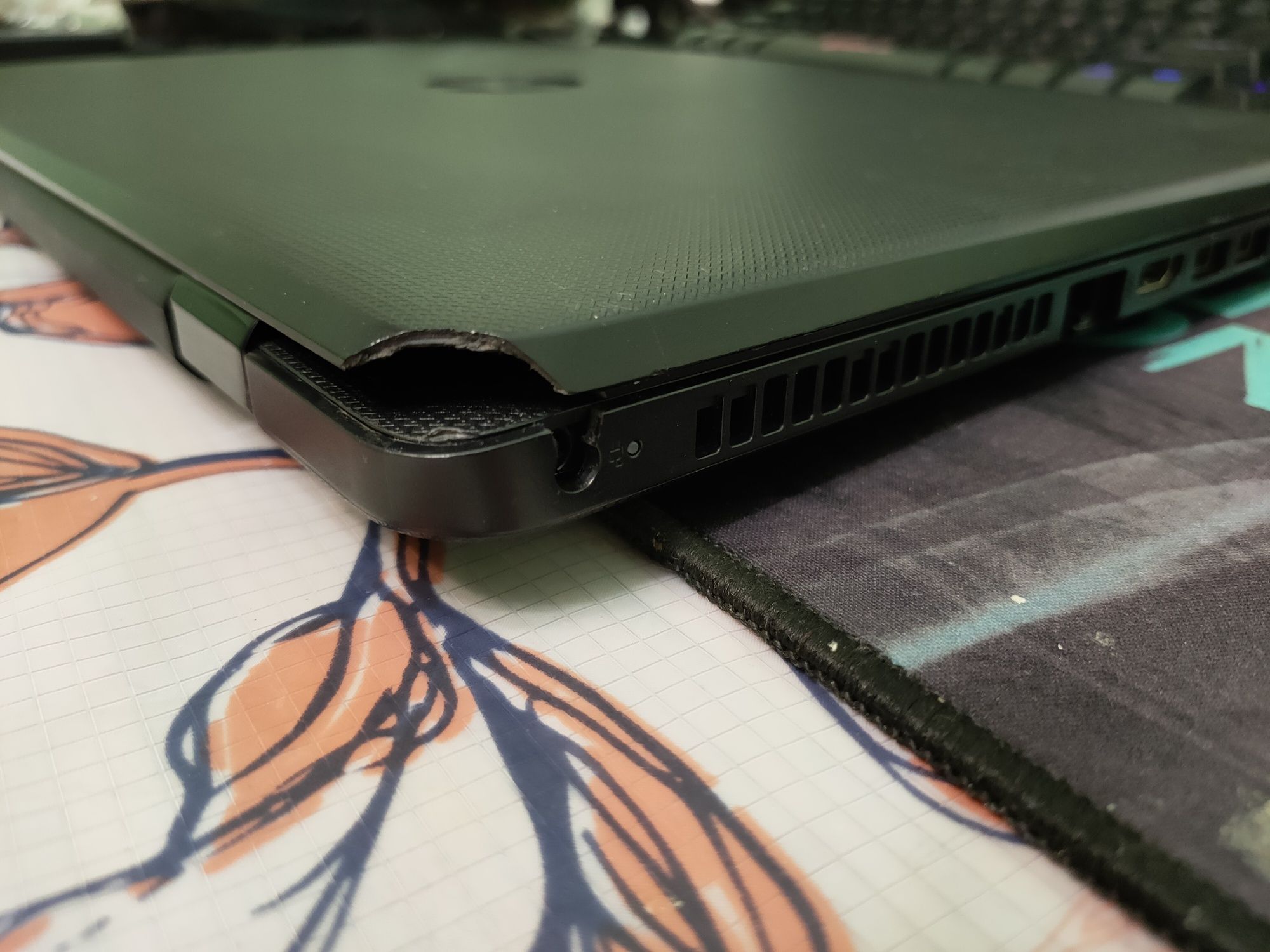 Ноутбук HP Radeon 17"3/R5 M330/N3710/8озу