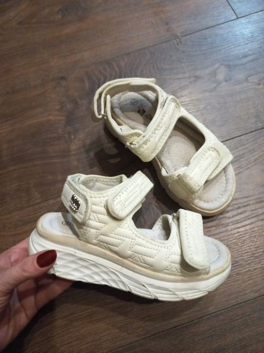 Босоніжки для дівчинки