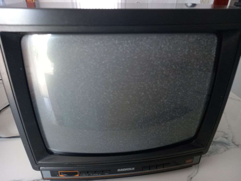 Televisão pequena marca Radiola