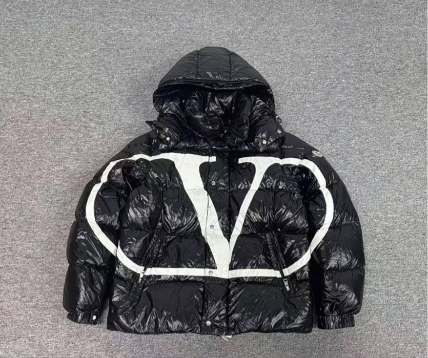 Вже в Україні! Пуховик Valentino x Moncler