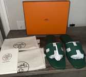 Sandálias verdes Hermès tamanho 43 UE 12 EUA em pele de bezerro laranj