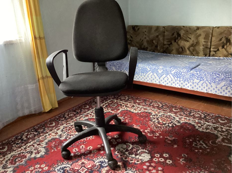 Продам компъюторное кресло