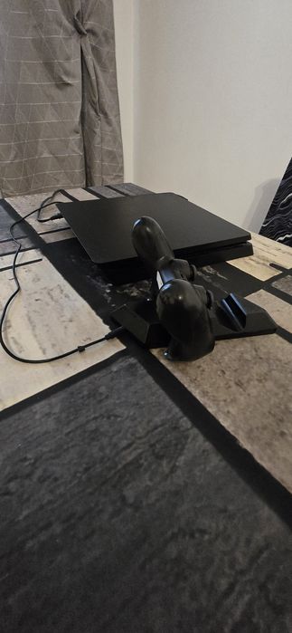 Vendo Playstation 4. (1 TB )