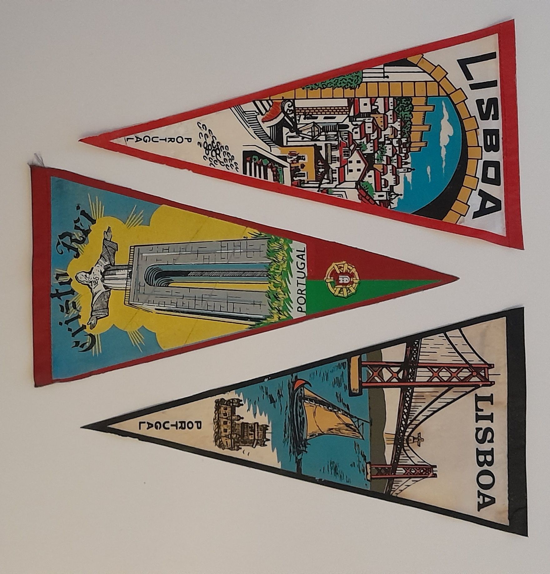 Vários galhardetes Lisboa etc