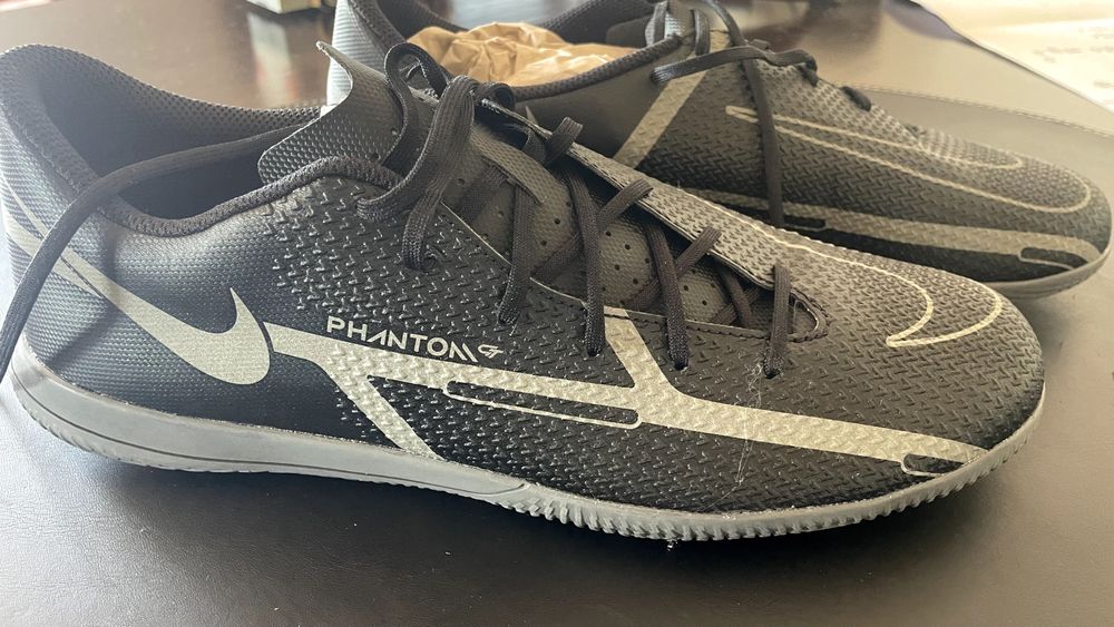Chuteira de Futsal - Nike Phantom GT2 Club IC Indoor Court  (Novas)