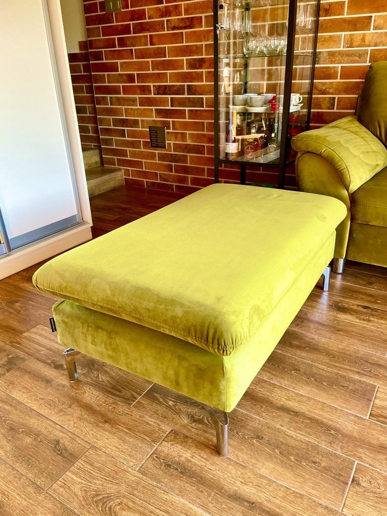 Sofa trzyosobowa z pufą zielona