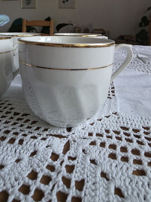 4 filiżanki porcelanowe Wałbrzych białe pozłacane KLASYKA