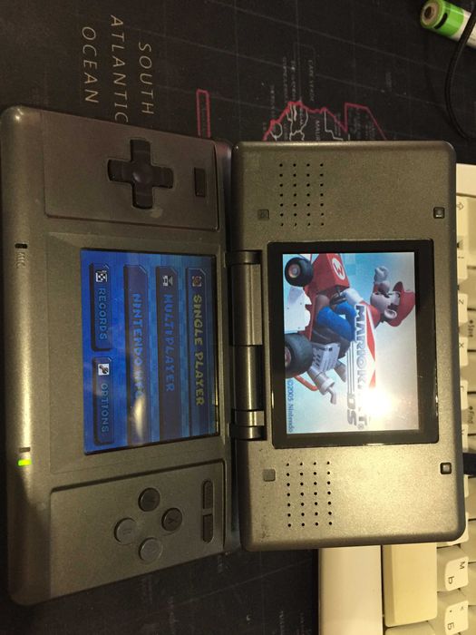 Nintendo DS с играми, стилус и зарядка