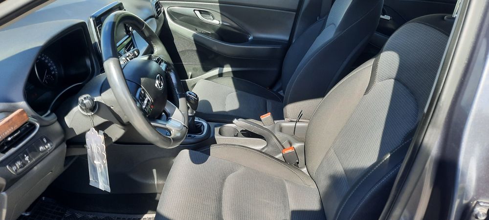 Hyundai I30 1,4 benzyna , zarejestrowany, z małym przebiegiem zadbany