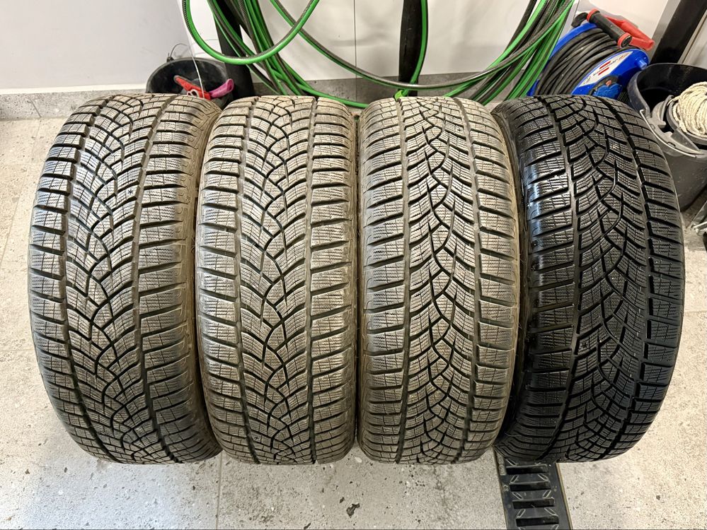 Goodyear Ultragrip Performance + 225 45/R19 96V