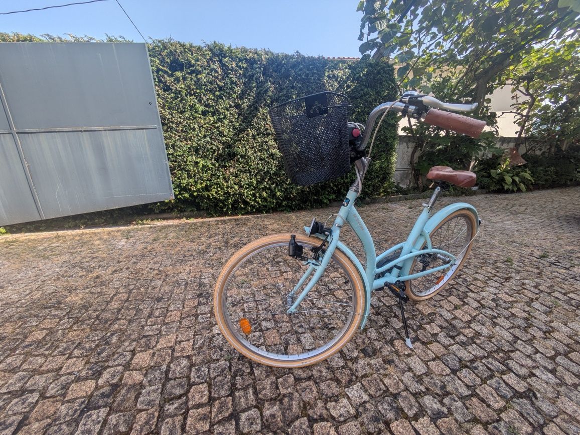 Bicicleta senhora  com cesta