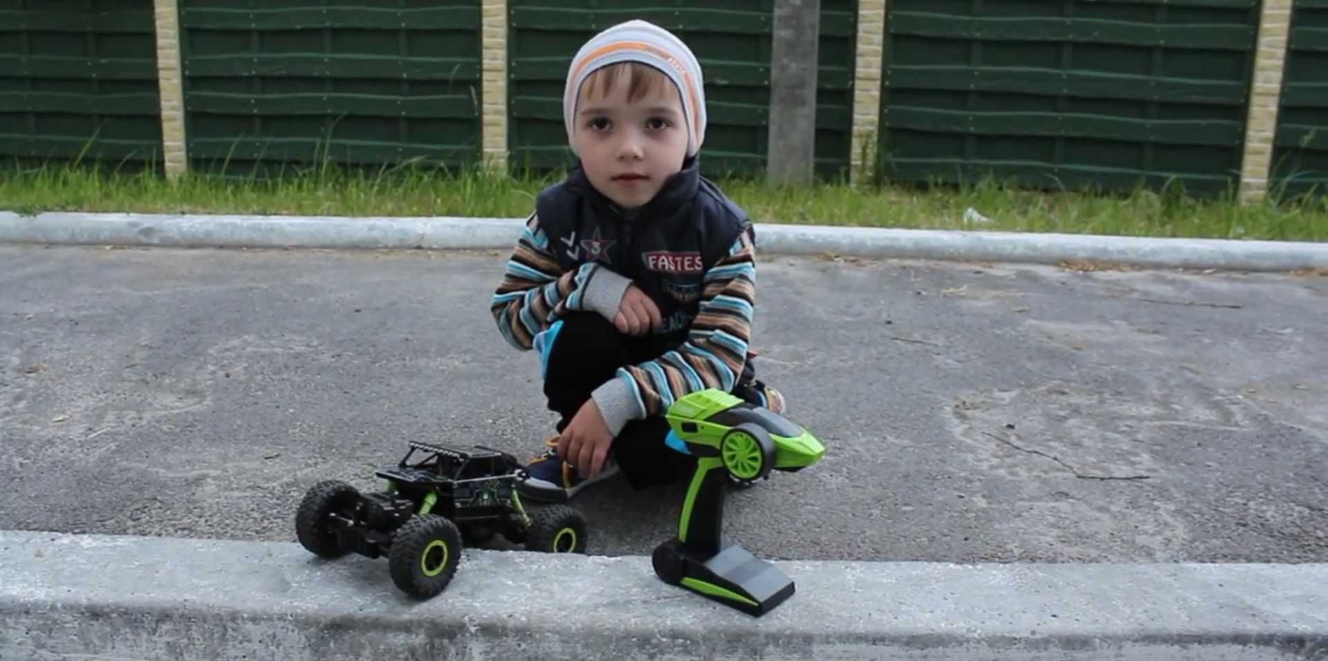 Машинка на радіокеруванні повнопривідний джип на пульті