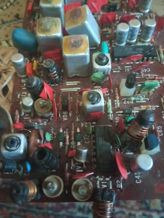 Продам пару плат з деталями.