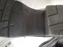 Sapatos pretos, 39, pele. Muito pouco uso.