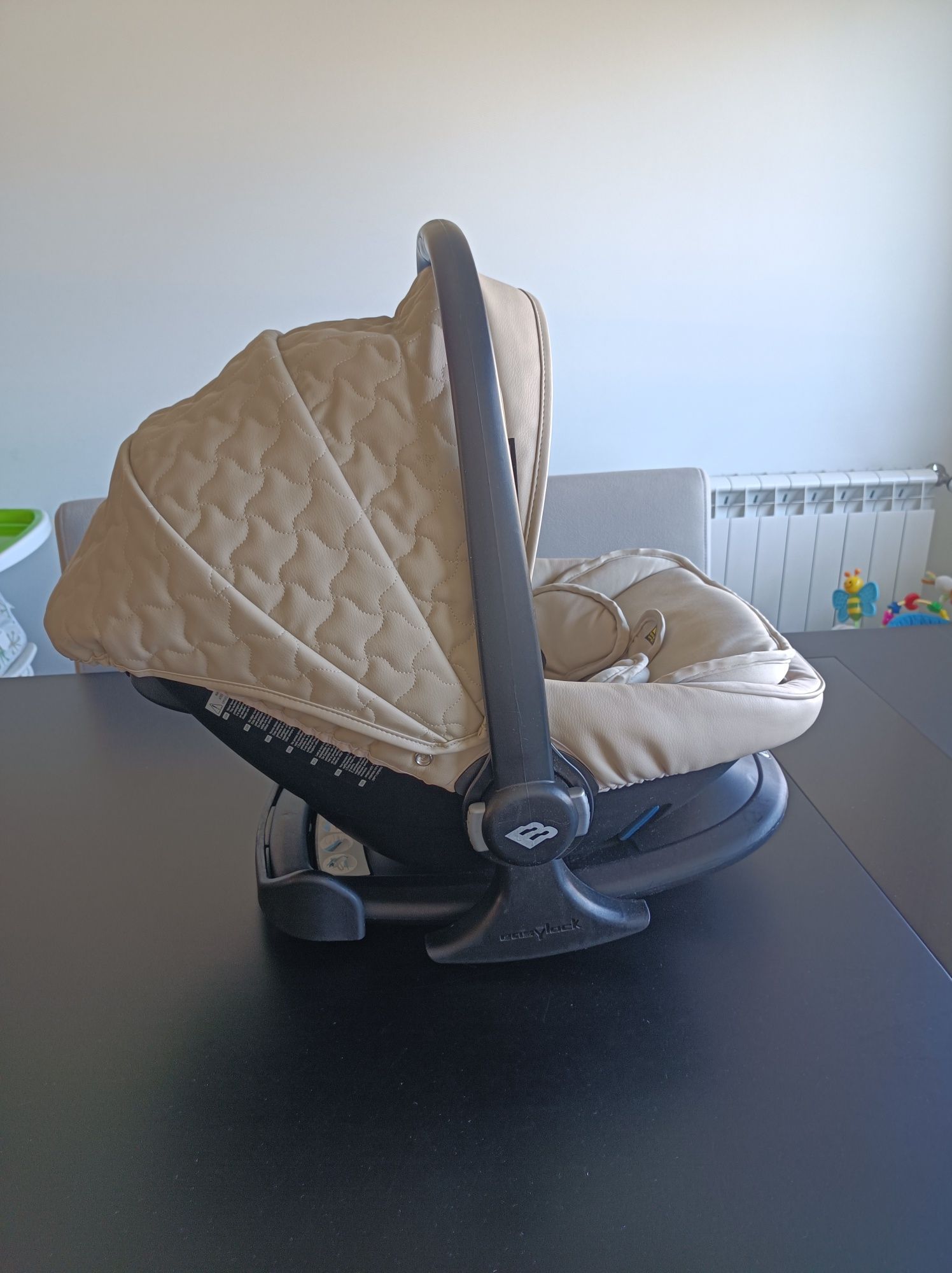 Cadeira auto tipo babycock Bebécar Easymaxi LF Isofix