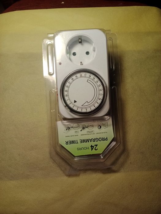 Розетка з таймером механічна добова TG-14A