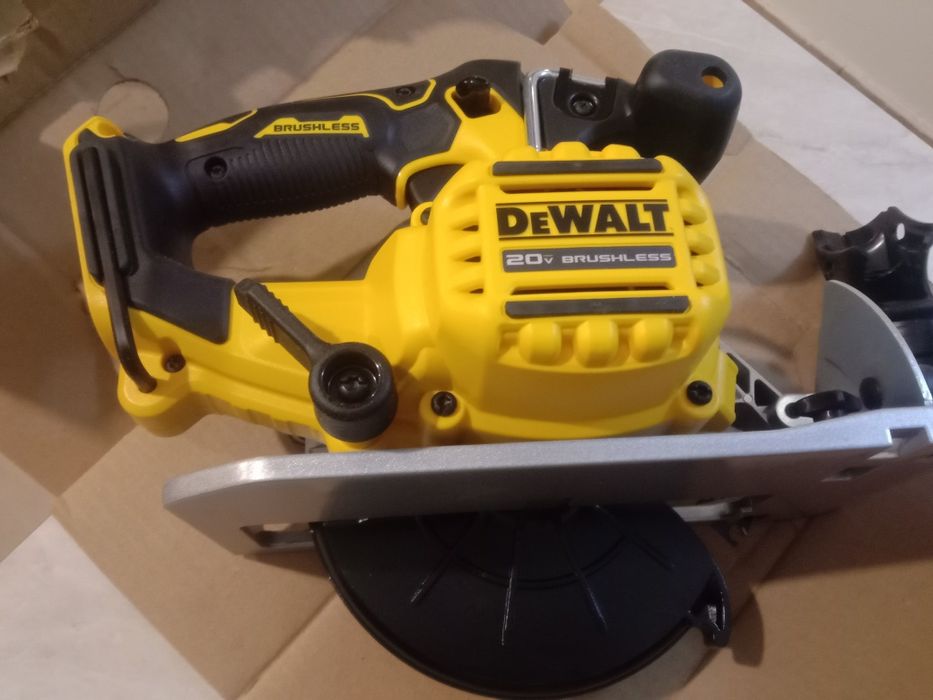 Пила дискова (циркулярна) DeWalt DCS565B