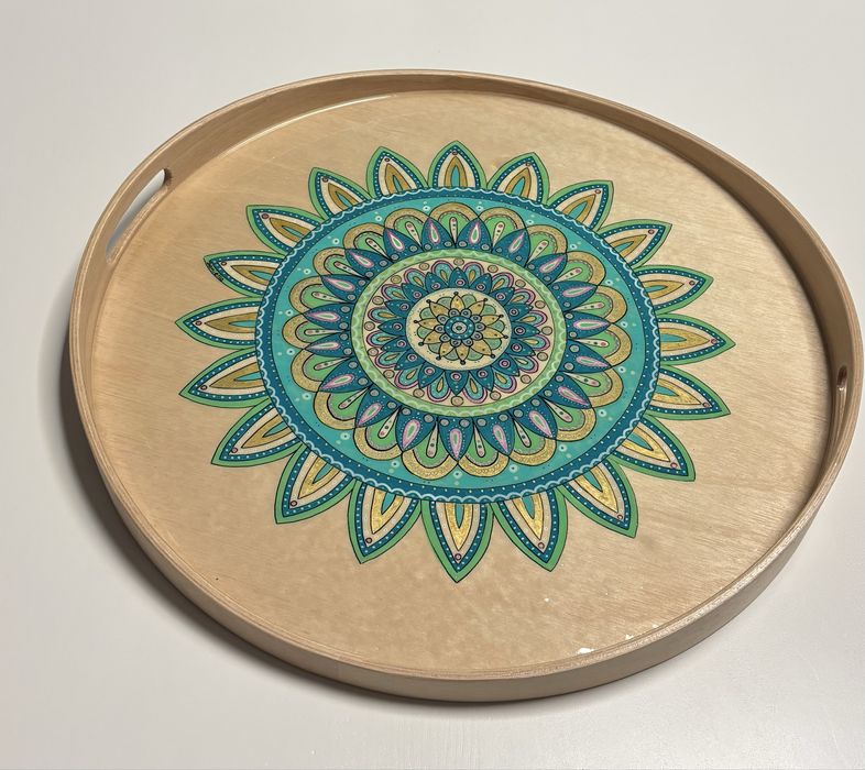 Tabuleiro pintado à mão