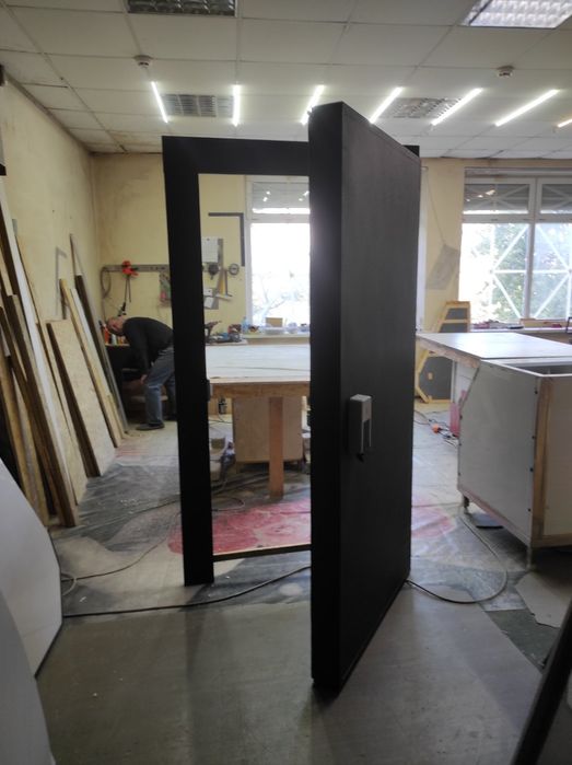 Двері в холодильну камеру