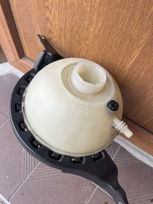 Розширювальний бачок bmw f10,f11 з датчиком (бачек,бмв, расширительный