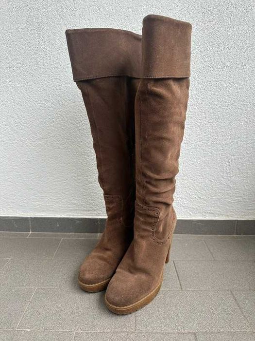 Botas camurça castanhas c/ salto (38)