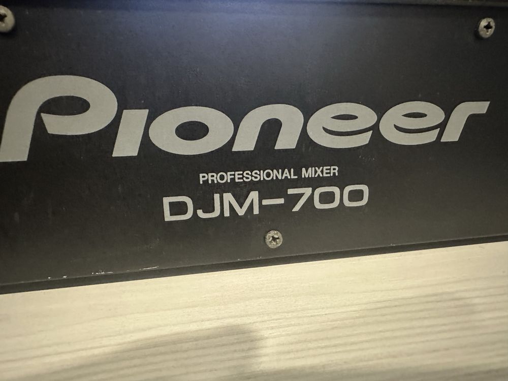 Pioneer DJM-700 MIXER + kolumna aktywna