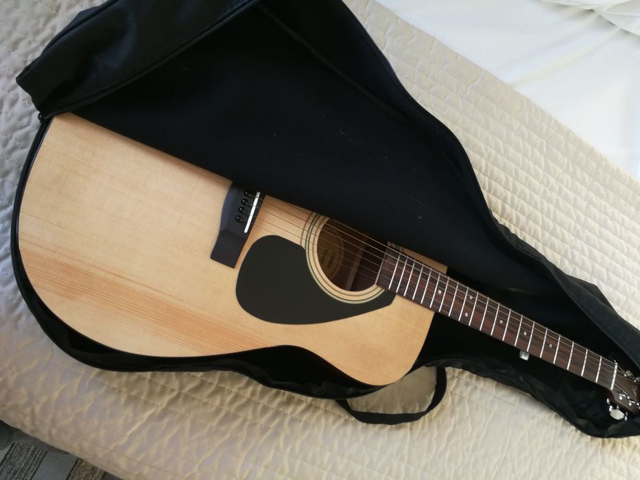 Guitarra acústica Yamaha