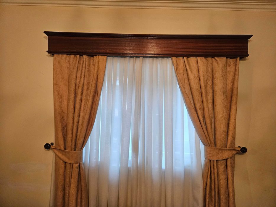 Sanefas com cortinados