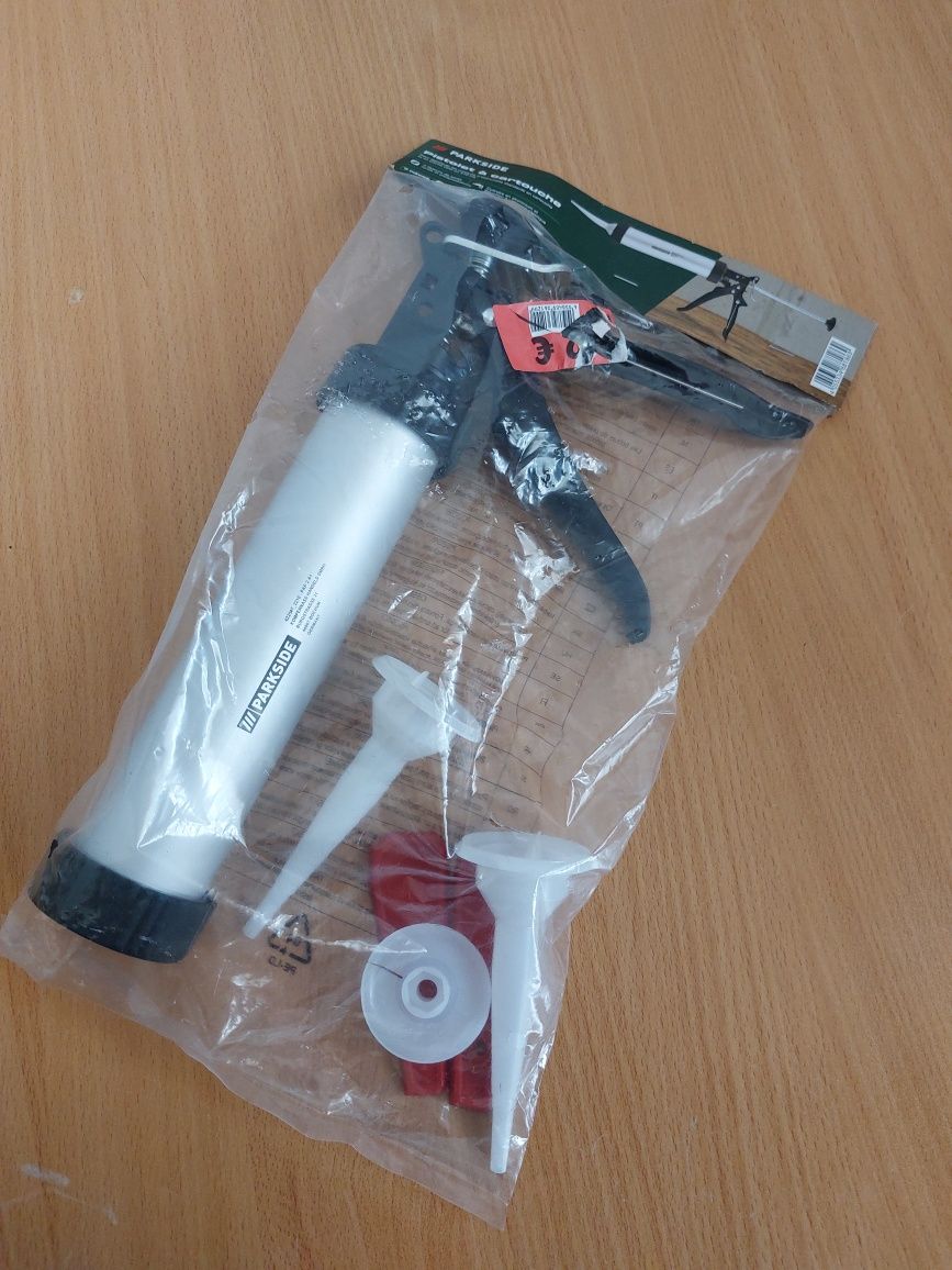 Pistolet na kartusze (n28)