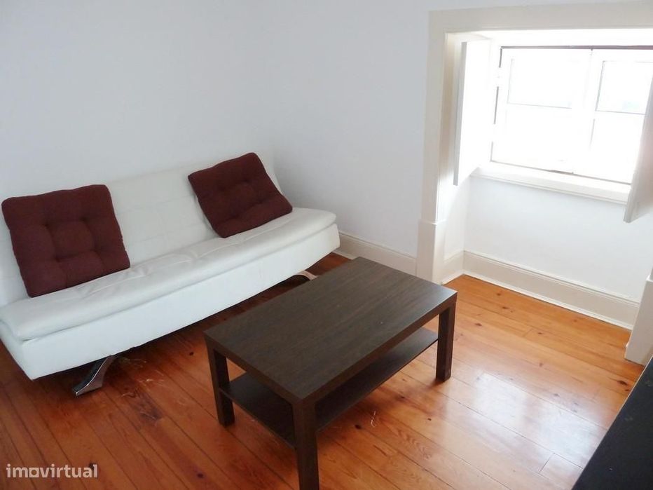 Apartamento T3 em Coimbra (R. Ant. José Almeida)