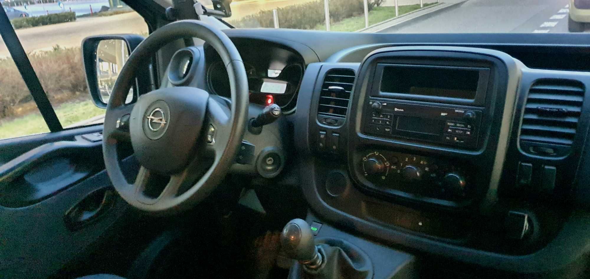 - Wynajem/ wypożyczalnia busów. Auta 9 osobowe  Air lotnisko