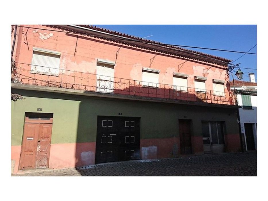 Moradia com 82 m2 em Peso.