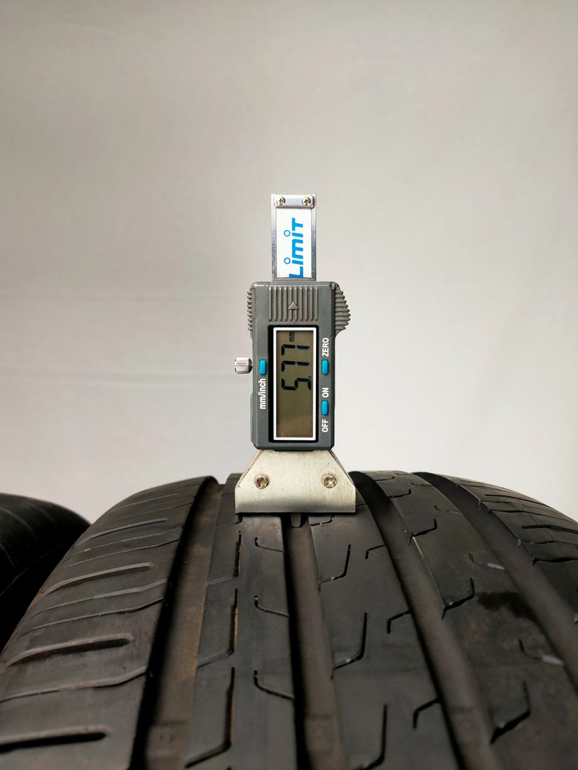 Opony 235/55R18 lato 235/55/18 CONTINENTAL (4x4/SUV) OO13446