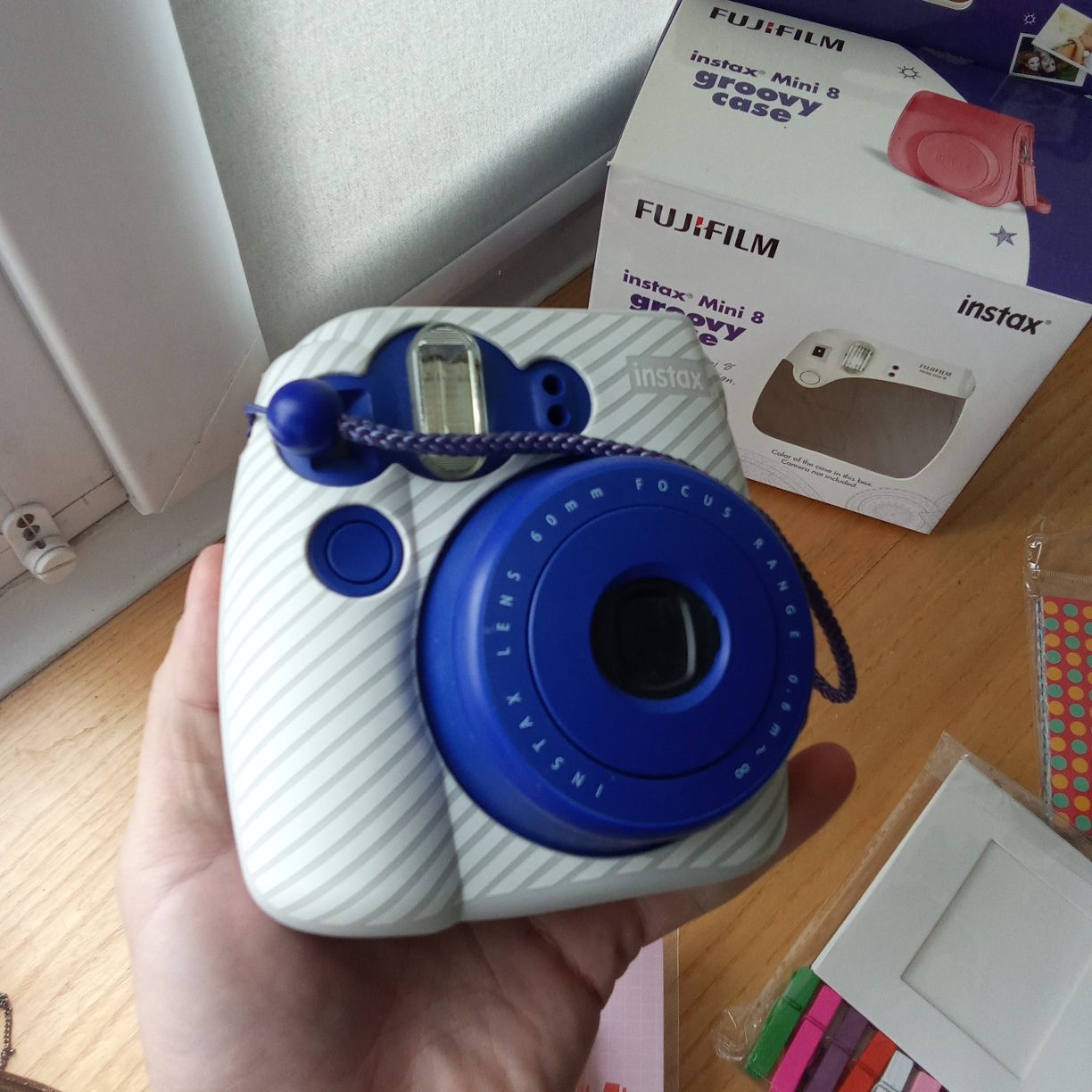 Instax 8 Fujifilm z akcesoriami jak na zdjęciu, wszystko jest w idealn