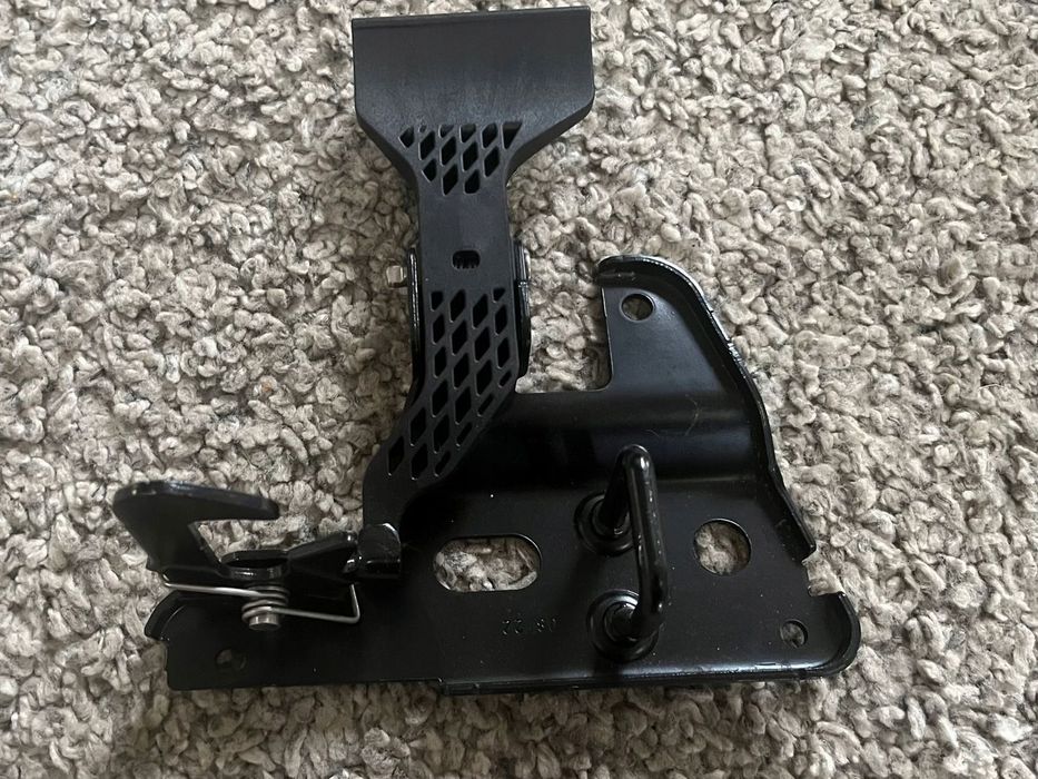 Zamek rygiel rączka maski Audi A4 B7 8E0823480F