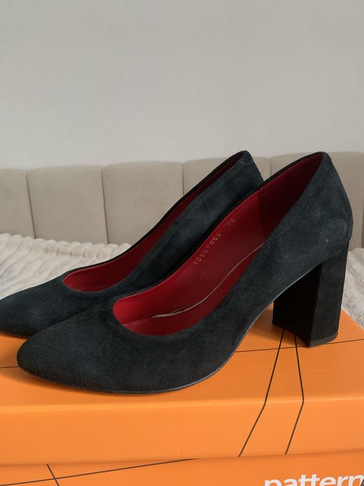 Продам! Майже нові! Розмвр-39. Ціна/800 грн.