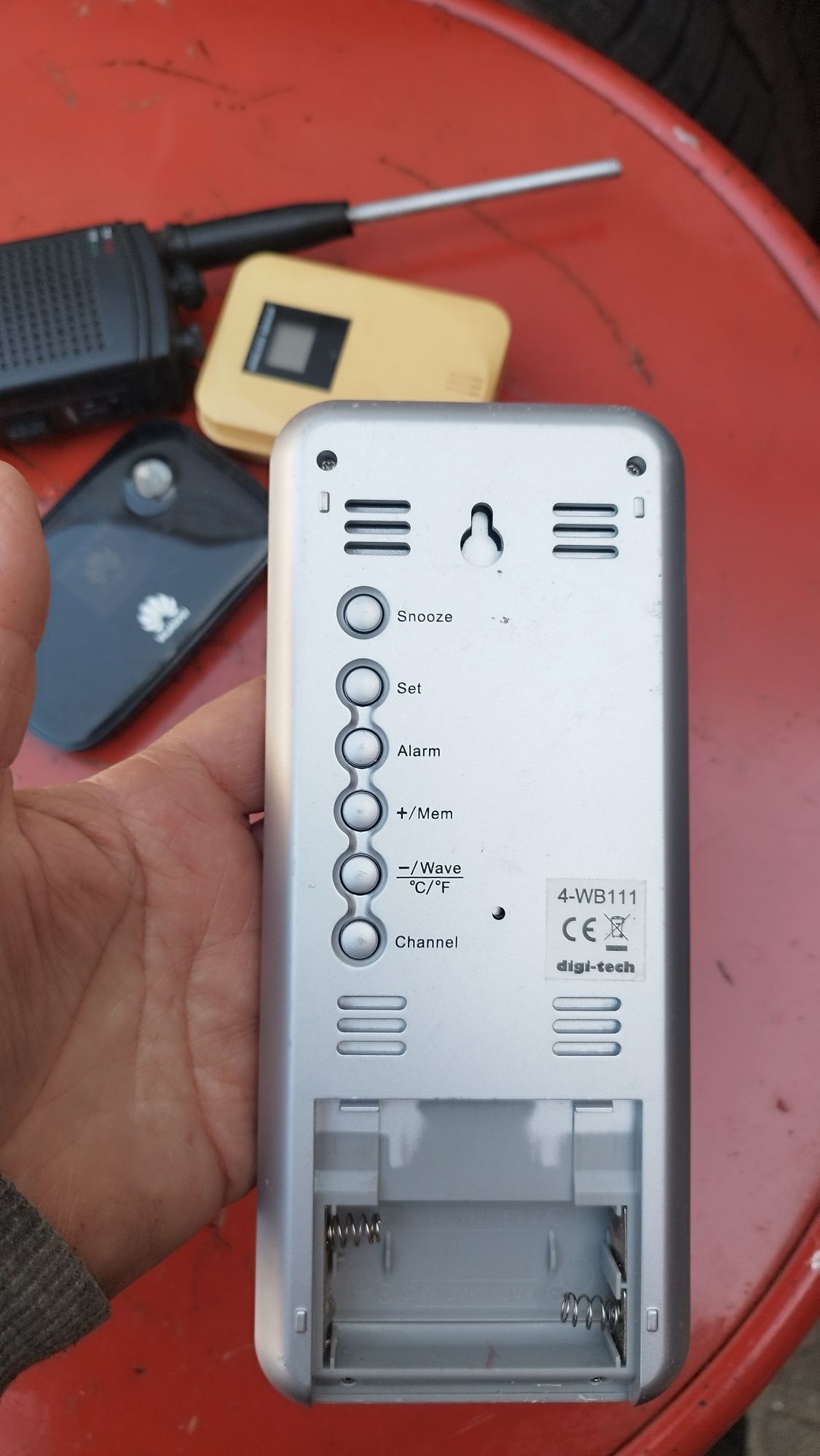 Radiowo sterowany zegar Digi-Tech 4-WB111 z termometrem
