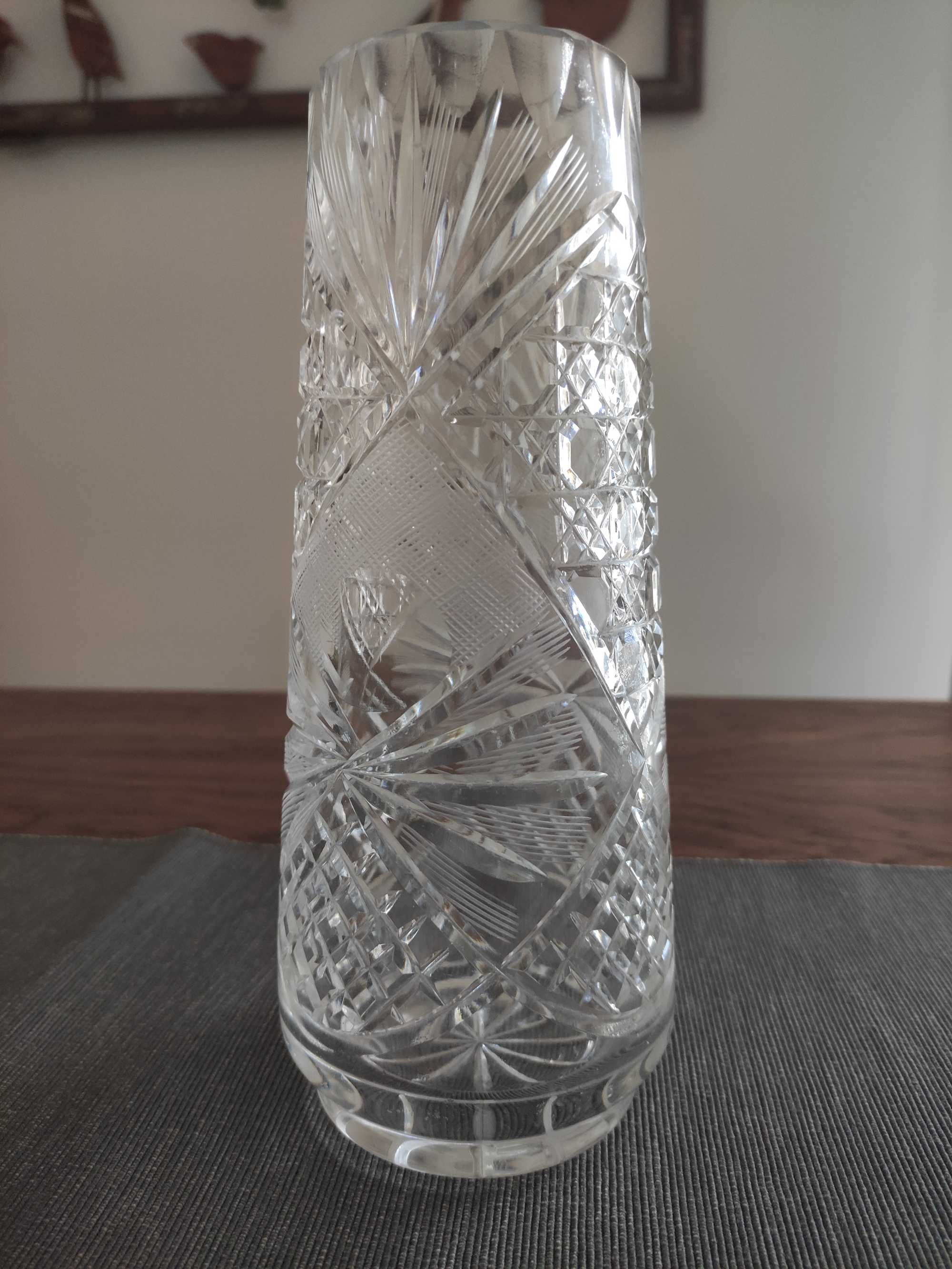 Kryształowy wazon z czasów PRL