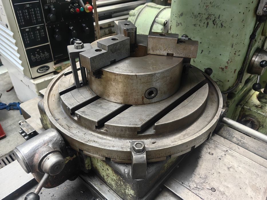 Dłutownica pionowa TOS HOV 25 skok suwaka 250mm średnica stołu 500mm