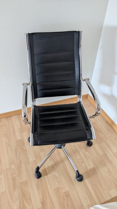 Cadeira de escritório em pele