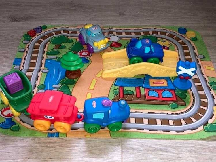 Playskool zestaw gumowych samochodów, pociąg z planszą, most