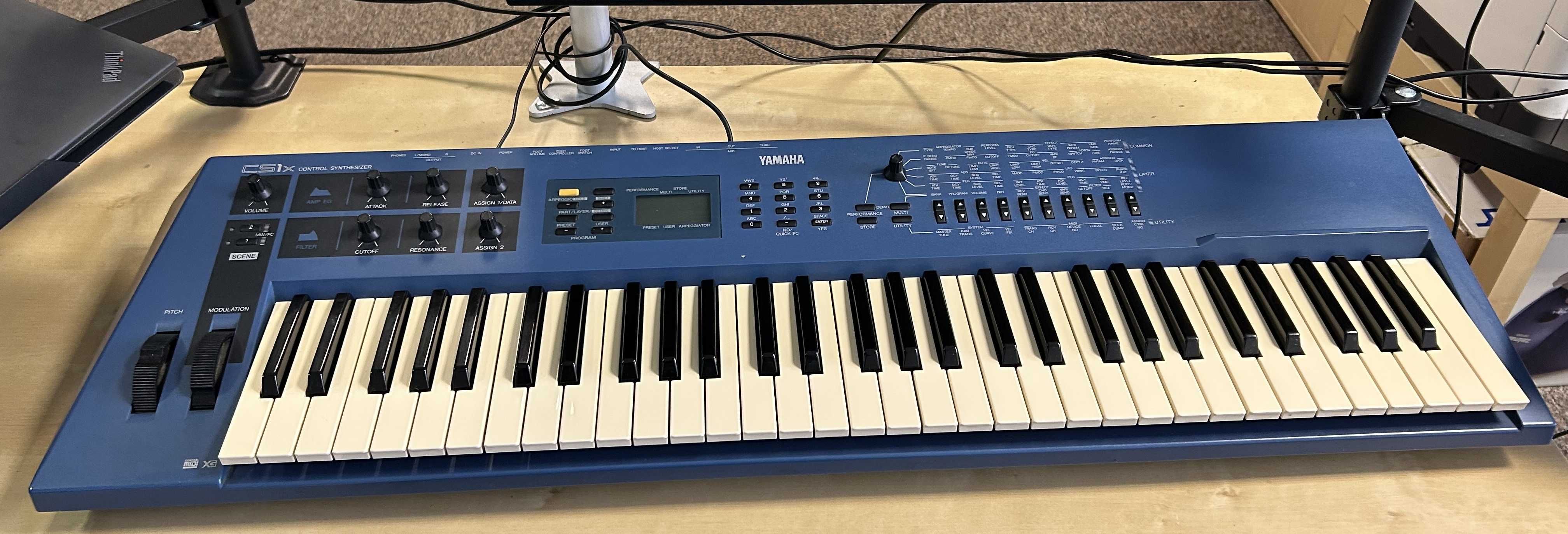 Syntezator Yamaha CS1X