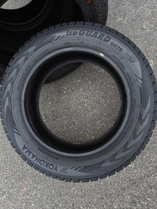 R18 235 60 4 штуки зимові шини Yokohama Ice Guard G075 ідеал