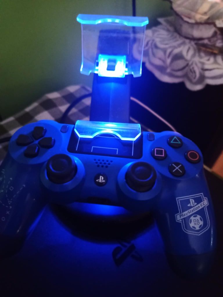 Ps4 slim + pad i stacja dokująca