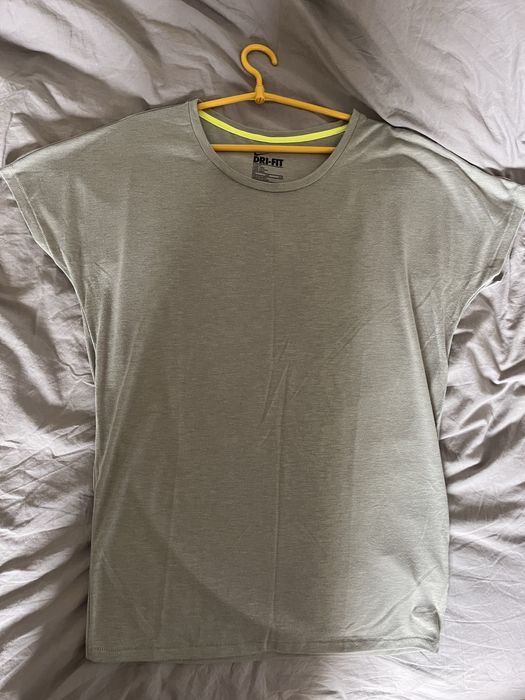 Koszulka damska Nike dri-fit rozmiar M/L