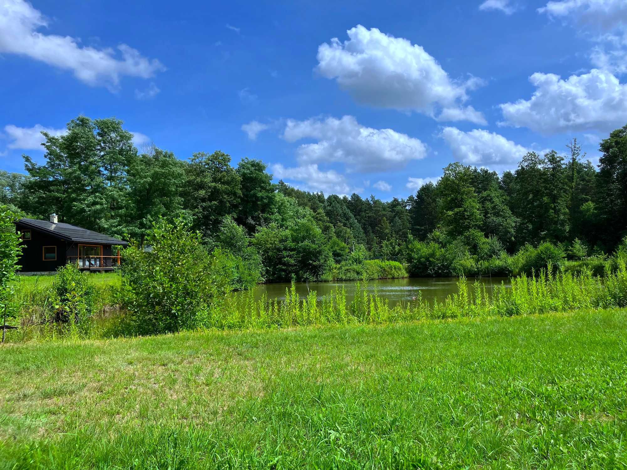 2 os Domek nad Stawem z balią jacuzzi jeden na terenie na odludziu las