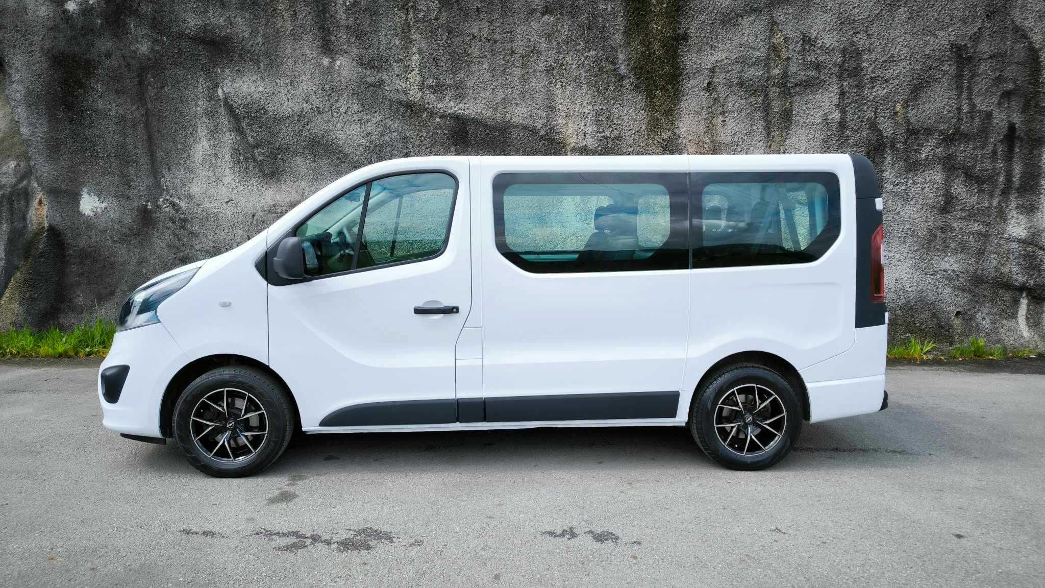 Opel Vivaro 9 lugares